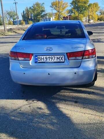 Сірий Хендай Соната, об'ємом двигуна 2.36 л та пробігом 350 тис. км за 4800 $, фото 6 на Automoto.ua