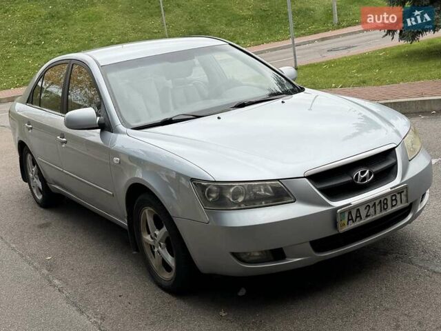 Серый Хендай Соната, объемом двигателя 2.4 л и пробегом 200 тыс. км за 3700 $, фото 30 на Automoto.ua