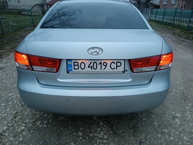 Серый Хендай Соната, объемом двигателя 2 л и пробегом 220 тыс. км за 4599 $, фото 2 на Automoto.ua