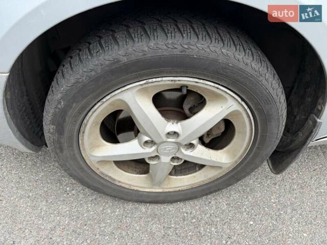 Серый Хендай Соната, объемом двигателя 2.4 л и пробегом 200 тыс. км за 3700 $, фото 48 на Automoto.ua