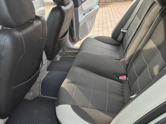 Серый Хендай Соната, объемом двигателя 2 л и пробегом 280 тыс. км за 5300 $, фото 5 на Automoto.ua