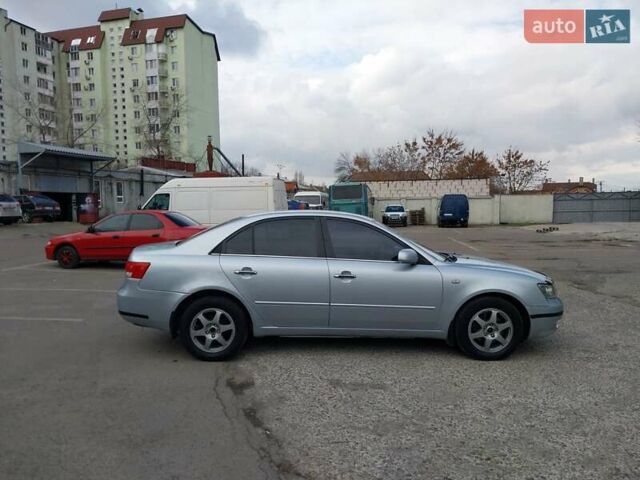 Серый Хендай Соната, объемом двигателя 2.4 л и пробегом 217 тыс. км за 4900 $, фото 11 на Automoto.ua