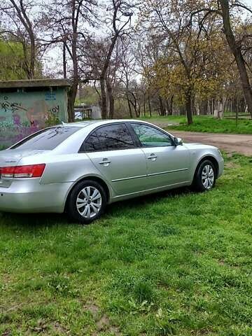 Хендай Соната 2006 в Одессе на Automoto.ua Серый Хендай Соната, объемом двигателя 2 л и пробегом 290 тыс. км за 5900 $, фото 33 на Automoto.ua