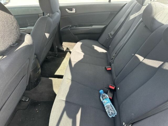 Сірий Хендай Соната, об'ємом двигуна 2 л та пробігом 228 тис. км за 2900 $, фото 5 на Automoto.ua