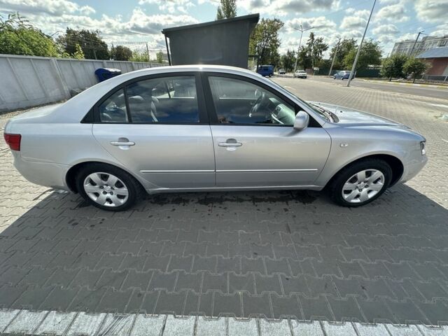 Сірий Хендай Соната, об'ємом двигуна 2 л та пробігом 228 тис. км за 2900 $, фото 4 на Automoto.ua