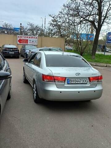 Хендай Соната 2006 в Одессе на Automoto.ua Серый Хендай Соната, объемом двигателя 2 л и пробегом 290 тыс. км за 5900 $, фото 2 на Automoto.ua
