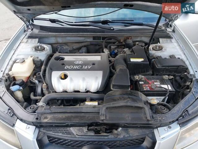 Серый Хендай Соната, объемом двигателя 2.4 л и пробегом 217 тыс. км за 4900 $, фото 29 на Automoto.ua