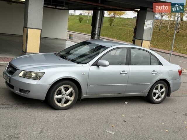 Серый Хендай Соната, объемом двигателя 2.4 л и пробегом 200 тыс. км за 3700 $, фото 24 на Automoto.ua