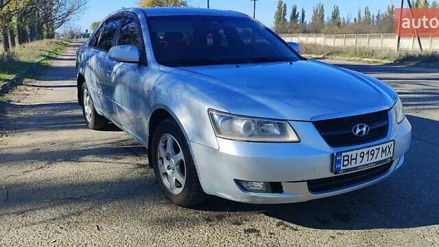 Сірий Хендай Соната, об'ємом двигуна 2.36 л та пробігом 350 тис. км за 4800 $, фото 10 на Automoto.ua