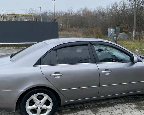 Серый Хендай Соната, объемом двигателя 2 л и пробегом 243 тыс. км за 6500 $, фото 2 на Automoto.ua