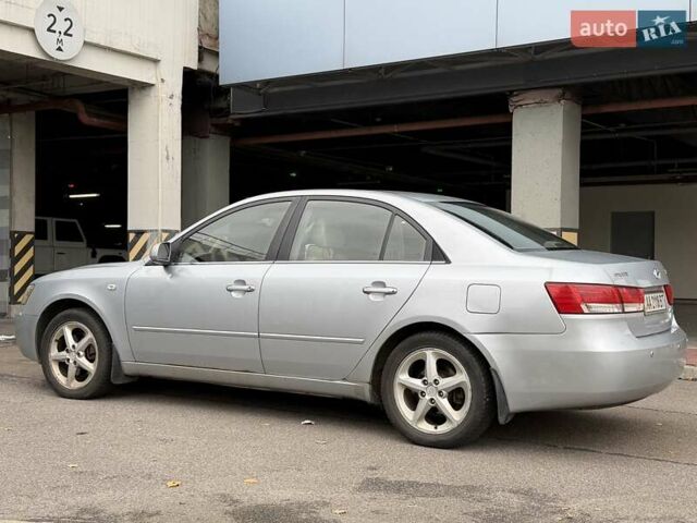 Серый Хендай Соната, объемом двигателя 2.4 л и пробегом 200 тыс. км за 3700 $, фото 21 на Automoto.ua