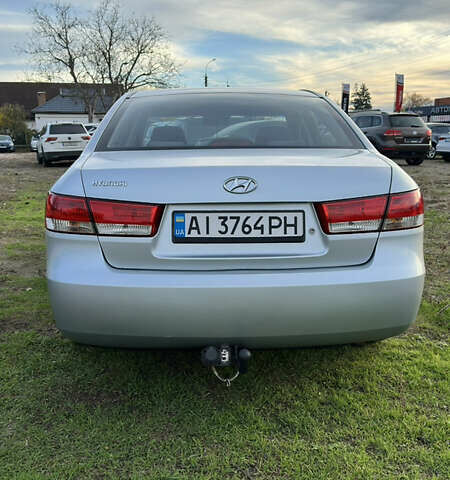 Хендай Соната 2006 у Смеле на Automoto.ua Сірий Хендай Соната, об'ємом двигуна 1.99 л та пробігом 275 тис. км за 5100 $, фото 5 на Automoto.ua