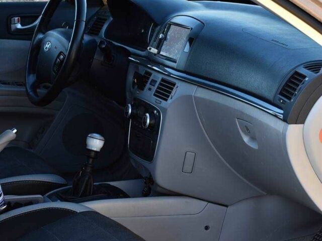 Серый Хендай Соната, объемом двигателя 2.4 л и пробегом 280 тыс. км за 5299 $, фото 11 на Automoto.ua