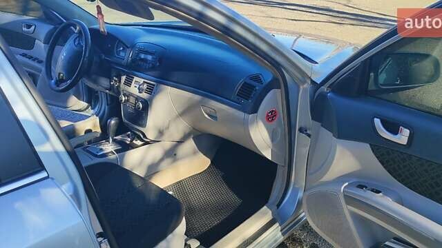 Сірий Хендай Соната, об'ємом двигуна 2.36 л та пробігом 350 тис. км за 4800 $, фото 5 на Automoto.ua