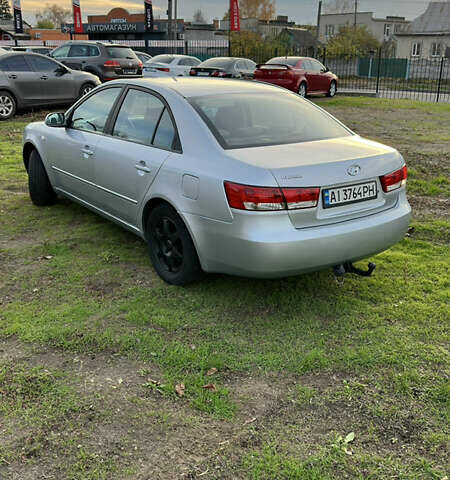 Хендай Соната 2006 у Смеле на Automoto.ua Сірий Хендай Соната, об'ємом двигуна 1.99 л та пробігом 275 тис. км за 5100 $, фото 4 на Automoto.ua