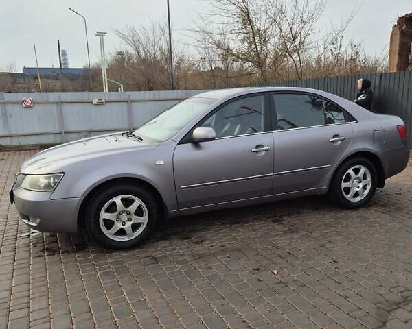 Серый Хендай Соната, объемом двигателя 2.4 л и пробегом 280 тыс. км за 5300 $, фото 2 на Automoto.ua