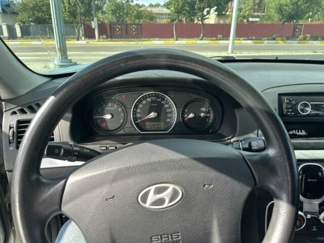 Сірий Хендай Соната, об'ємом двигуна 2 л та пробігом 228 тис. км за 2900 $, фото 6 на Automoto.ua