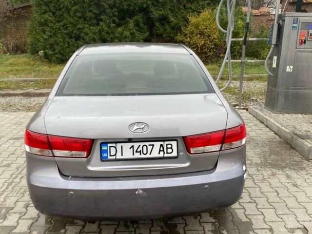 Сірий Хендай Соната, об'ємом двигуна 2 л та пробігом 243 тис. км за 6500 $, фото 1 на Automoto.ua