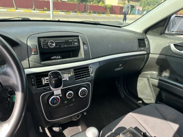 Сірий Хендай Соната, об'ємом двигуна 2 л та пробігом 228 тис. км за 2900 $, фото 7 на Automoto.ua