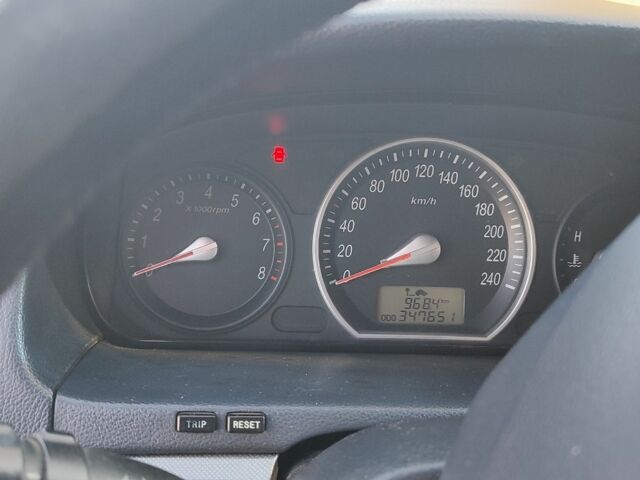 Серый Хендай Соната, объемом двигателя 2.4 л и пробегом 350 тыс. км за 4800 $, фото 4 на Automoto.ua