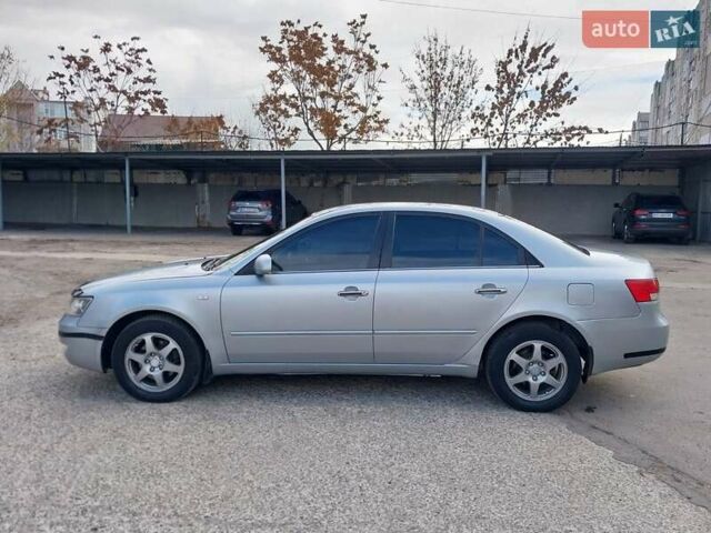 Серый Хендай Соната, объемом двигателя 2.36 л и пробегом 217 тыс. км за 5000 $, фото 6 на Automoto.ua