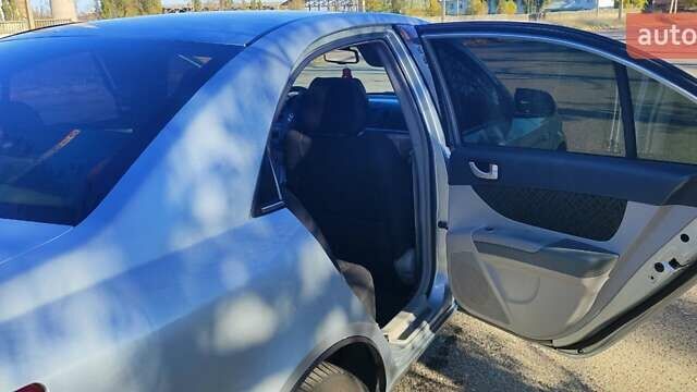 Сірий Хендай Соната, об'ємом двигуна 2.36 л та пробігом 350 тис. км за 4800 $, фото 4 на Automoto.ua