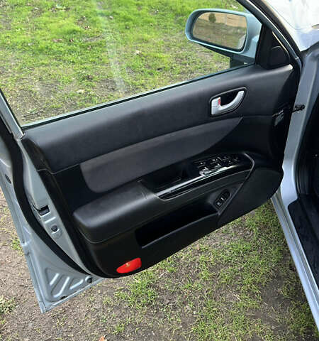 Хендай Соната 2006 у Смеле на Automoto.ua Сірий Хендай Соната, об'ємом двигуна 1.99 л та пробігом 275 тис. км за 5100 $, фото 16 на Automoto.ua