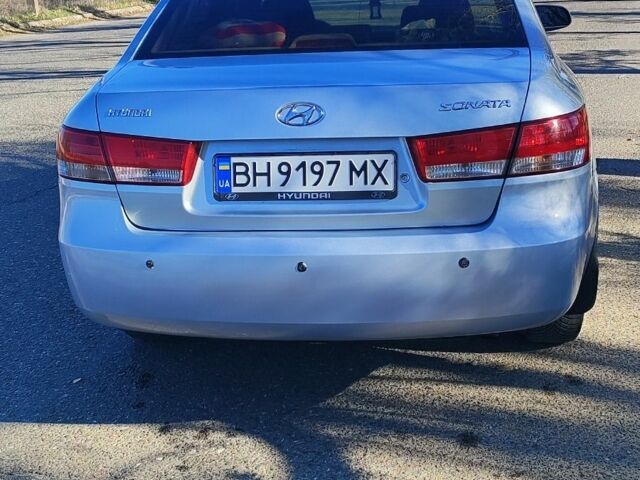 Серый Хендай Соната, объемом двигателя 2.4 л и пробегом 350 тыс. км за 4800 $, фото 1 на Automoto.ua