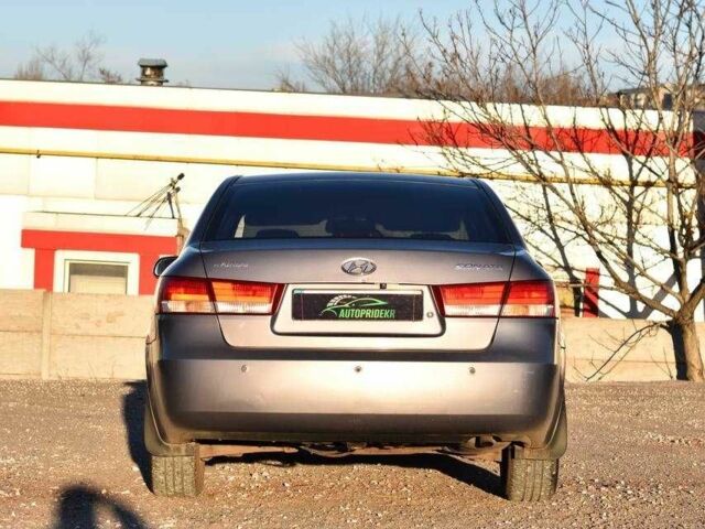 Серый Хендай Соната, объемом двигателя 2.4 л и пробегом 280 тыс. км за 5299 $, фото 2 на Automoto.ua