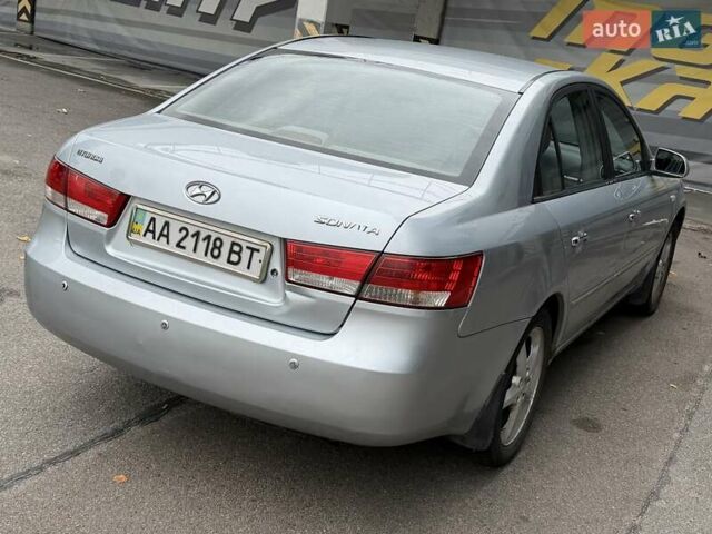 Серый Хендай Соната, объемом двигателя 2.4 л и пробегом 200 тыс. км за 3700 $, фото 25 на Automoto.ua