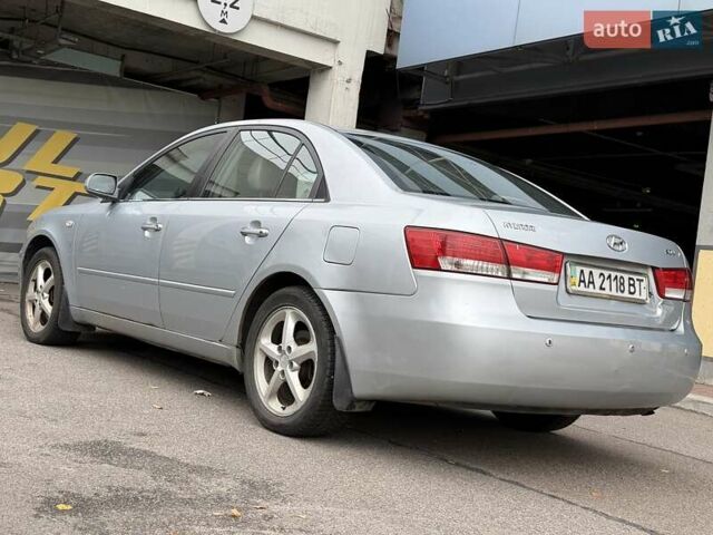 Серый Хендай Соната, объемом двигателя 2.4 л и пробегом 200 тыс. км за 3700 $, фото 19 на Automoto.ua