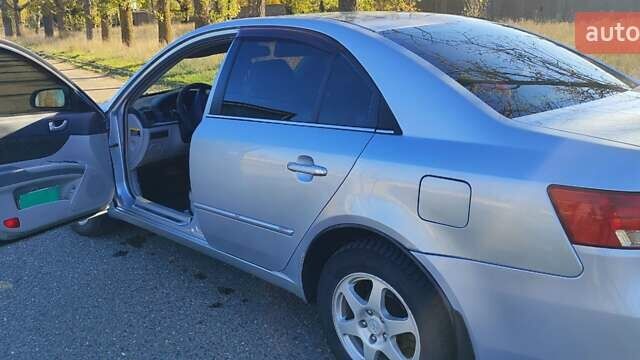 Сірий Хендай Соната, об'ємом двигуна 2.36 л та пробігом 350 тис. км за 4800 $, фото 7 на Automoto.ua