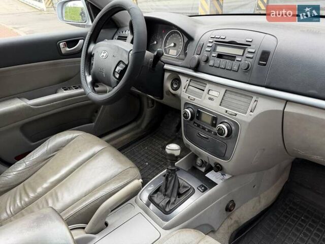 Серый Хендай Соната, объемом двигателя 2.4 л и пробегом 200 тыс. км за 3700 $, фото 45 на Automoto.ua