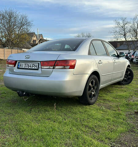 Хендай Соната 2006 у Смеле на Automoto.ua Сірий Хендай Соната, об'ємом двигуна 1.99 л та пробігом 275 тис. км за 5100 $, фото 6 на Automoto.ua