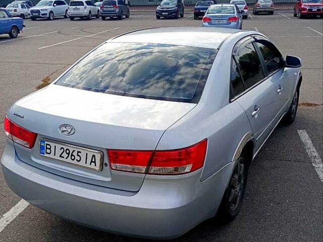 Серый Хендай Соната, объемом двигателя 2.4 л и пробегом 275 тыс. км за 5300 $, фото 3 на Automoto.ua