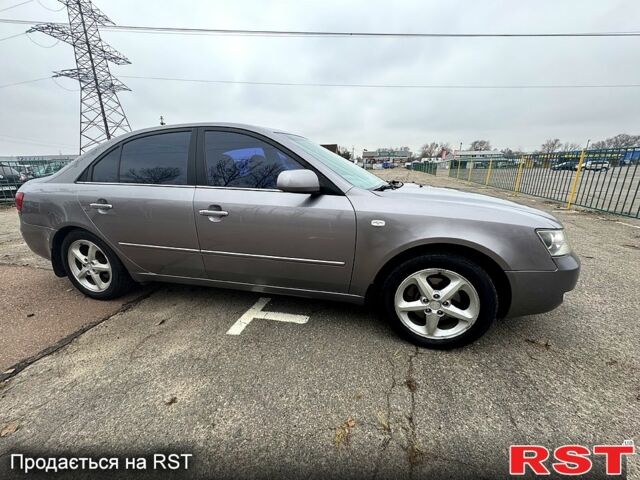 Серый Хендай Соната, объемом двигателя 2.4 л и пробегом 192 тыс. км за 6000 $, фото 2 на Automoto.ua