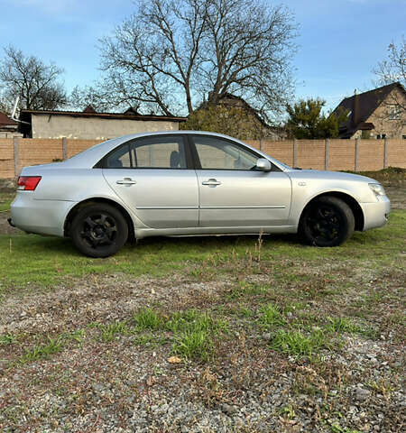 Хендай Соната 2006 у Смеле на Automoto.ua Сірий Хендай Соната, об'ємом двигуна 1.99 л та пробігом 275 тис. км за 5100 $, фото 8 на Automoto.ua