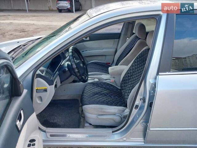 Серый Хендай Соната, объемом двигателя 2.4 л и пробегом 217 тыс. км за 4900 $, фото 14 на Automoto.ua