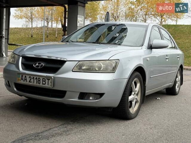 Серый Хендай Соната, объемом двигателя 2.4 л и пробегом 200 тыс. км за 3700 $, фото 26 на Automoto.ua