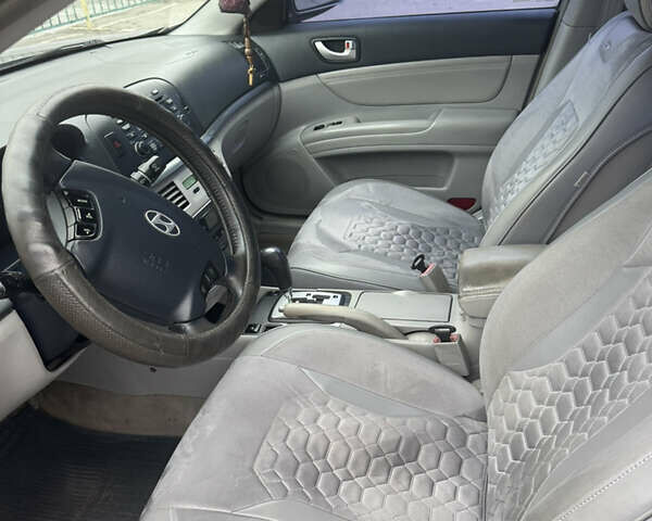 Серый Хендай Соната, объемом двигателя 2.4 л и пробегом 192 тыс. км за 6000 $, фото 7 на Automoto.ua