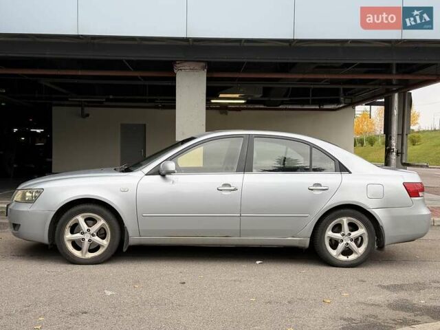 Серый Хендай Соната, объемом двигателя 2.4 л и пробегом 200 тыс. км за 3700 $, фото 23 на Automoto.ua