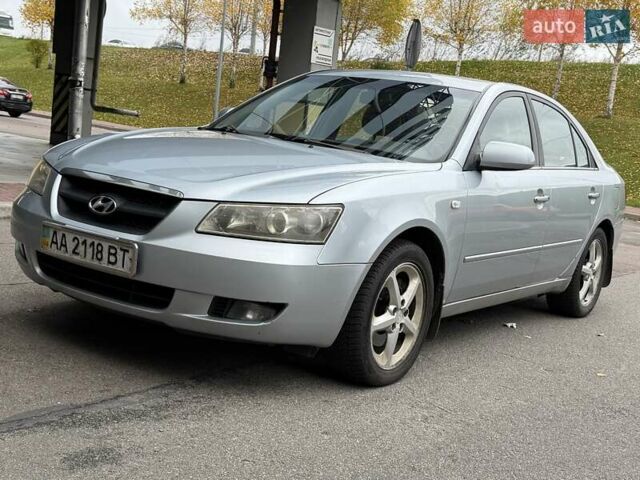 Серый Хендай Соната, объемом двигателя 2.4 л и пробегом 200 тыс. км за 3700 $, фото 4 на Automoto.ua