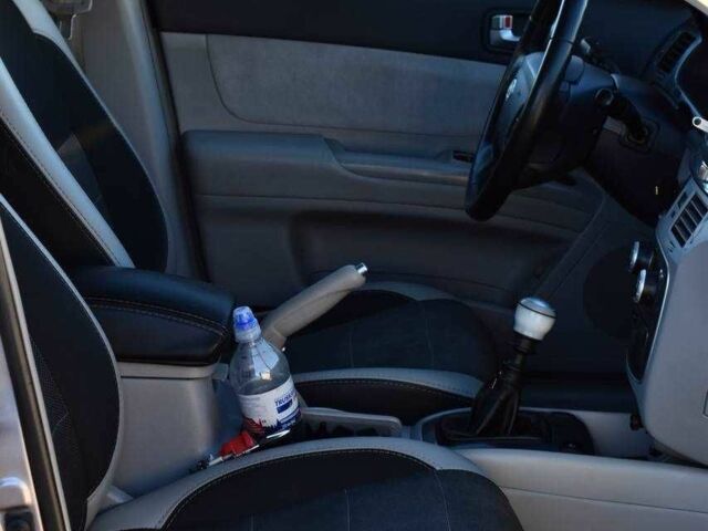 Серый Хендай Соната, объемом двигателя 2.4 л и пробегом 280 тыс. км за 5299 $, фото 9 на Automoto.ua