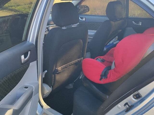 Серый Хендай Соната, объемом двигателя 2.4 л и пробегом 350 тыс. км за 4800 $, фото 5 на Automoto.ua