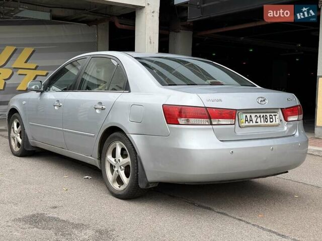 Серый Хендай Соната, объемом двигателя 2.4 л и пробегом 200 тыс. км за 3700 $, фото 33 на Automoto.ua