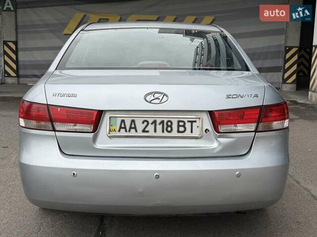 Серый Хендай Соната, объемом двигателя 2.4 л и пробегом 200 тыс. км за 3700 $, фото 11 на Automoto.ua