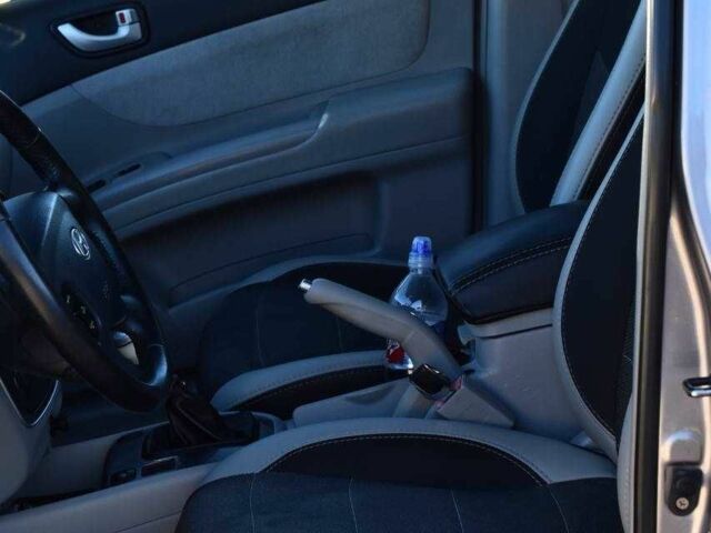 Серый Хендай Соната, объемом двигателя 2.4 л и пробегом 280 тыс. км за 5299 $, фото 5 на Automoto.ua