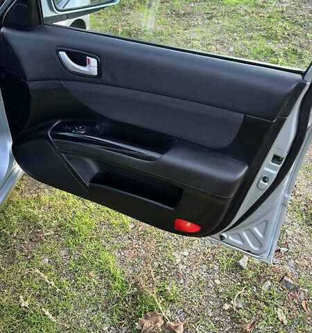 Хендай Соната 2006 у Смеле на Automoto.ua Сірий Хендай Соната, об'ємом двигуна 1.99 л та пробігом 275 тис. км за 5100 $, фото 22 на Automoto.ua