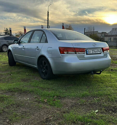 Хендай Соната 2006 у Смеле на Automoto.ua Сірий Хендай Соната, об'ємом двигуна 1.99 л та пробігом 275 тис. км за 5100 $, фото 3 на Automoto.ua