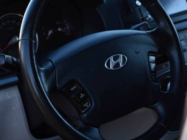 Серый Хендай Соната, объемом двигателя 2.4 л и пробегом 280 тыс. км за 5299 $, фото 8 на Automoto.ua